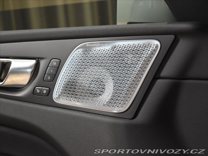 Volvo Ostatní modely XC60 2,0 T8 AWD Ultra B&W, 2025