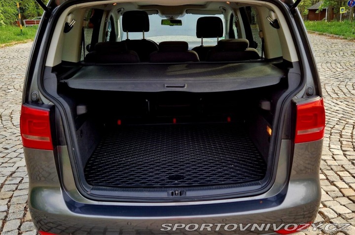 Volkswagen Ostatní modely Touran 2,0   LIFE TDI DSG 7/2013 2013