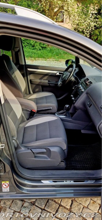 Volkswagen Ostatní modely Touran 2,0   LIFE TDI DSG 7/2013 2013