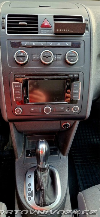 Volkswagen Ostatní modely Touran 2,0   LIFE TDI DSG 7/2013 2013