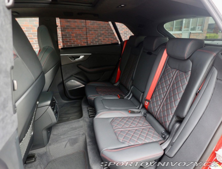 Audi Ostatní modely Q8 3.0 V6TFSI ehybrid quatt 2026