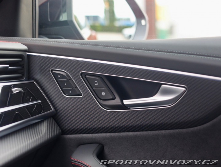 Audi Ostatní modely Q8 3.0 V6TFSI ehybrid quatt 2026