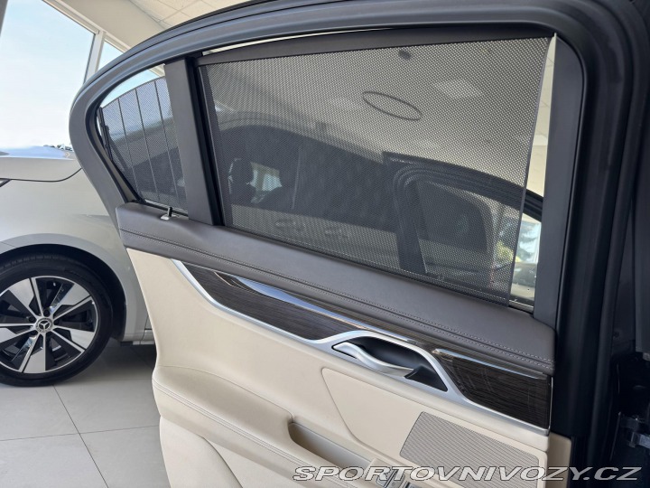 BMW 7 750i xDrive*Laser*NočníVi 2016