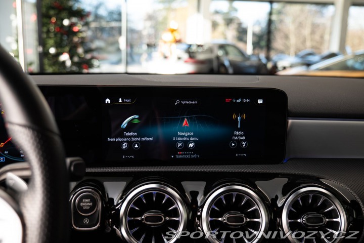 Mercedes-Benz A 200d/AMG/CarPlay 2023