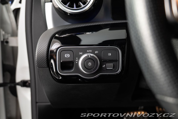 Mercedes-Benz A 200d/AMG/CarPlay 2023