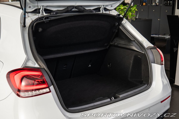 Mercedes-Benz A 200d/AMG/CarPlay 2023