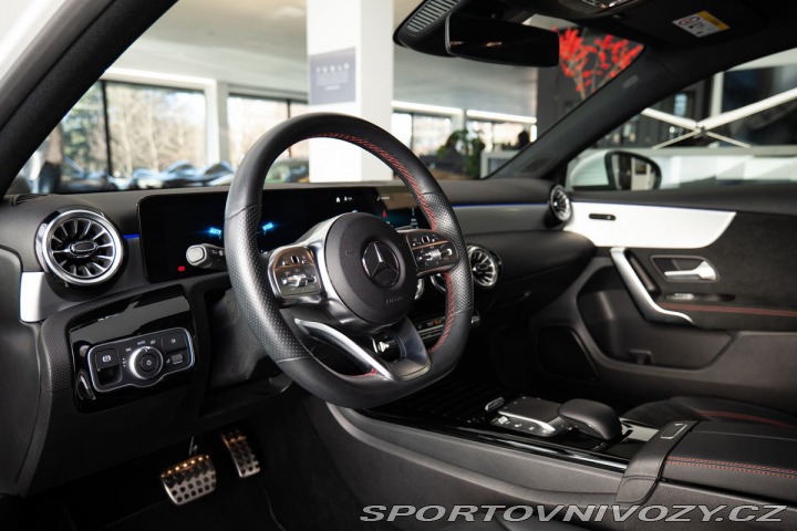 Mercedes-Benz A 200d/AMG/CarPlay 2023