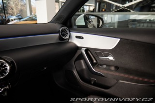 Mercedes-Benz A 200d/AMG/CarPlay 2023