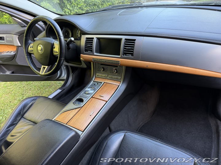 Jaguar XF  2009