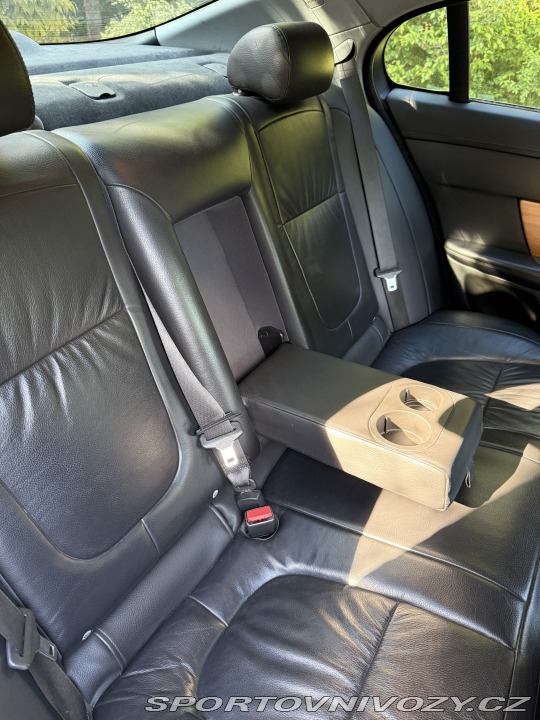 Jaguar XF  2009