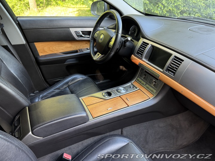 Jaguar XF  2009