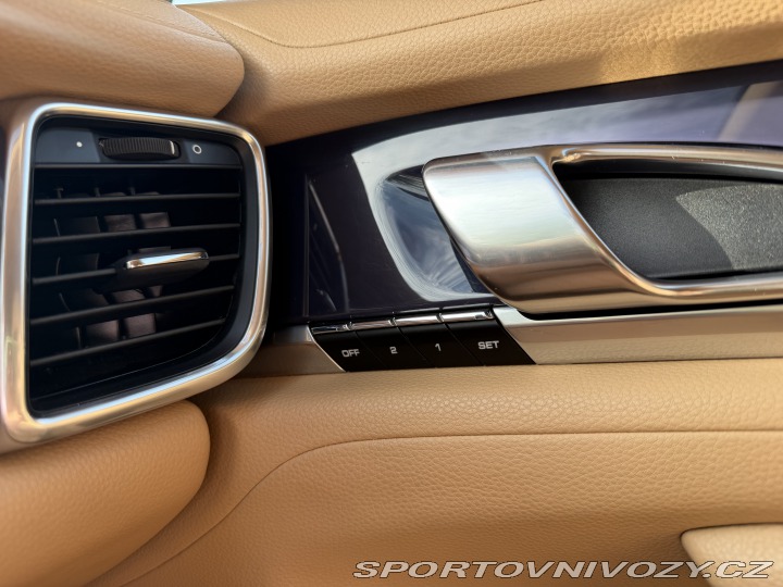 Porsche Panamera 4 3.6l V6 2011