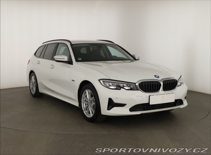 BMW 3 330 e 2022