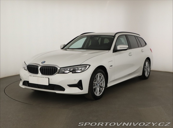 BMW 3 330 e 2022