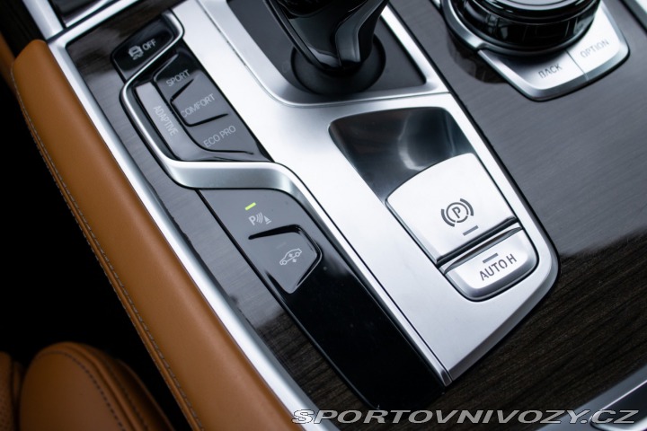 BMW 7 750Li xDrive A/T / AJ NA 2018