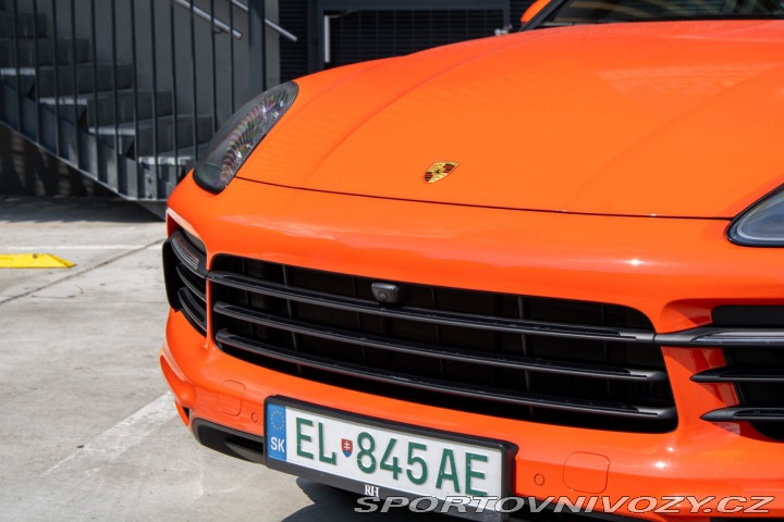 Porsche Cayenne E-Hybrid 4x4 A/T / V ZÁR 2021