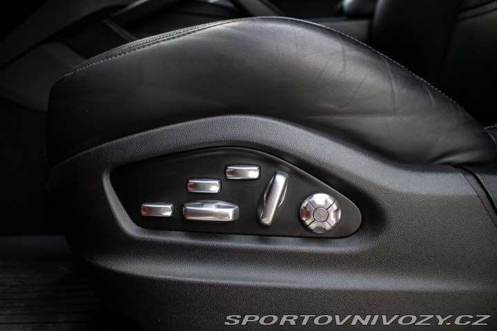 Porsche Cayenne E-Hybrid 4x4 A/T / V ZÁR 2021