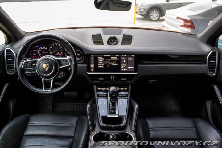 Porsche Cayenne E-Hybrid 4x4 A/T / V ZÁR 2021