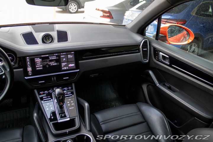 Porsche Cayenne E-Hybrid 4x4 A/T / V ZÁR 2021