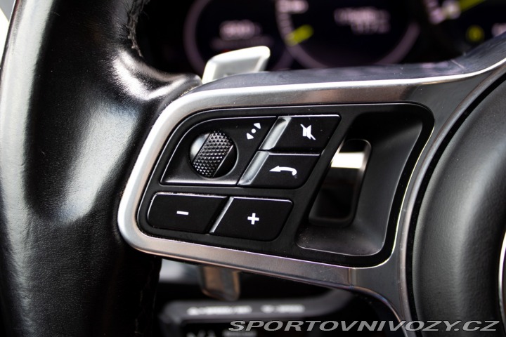 Porsche Cayenne E-Hybrid 4x4 A/T / V ZÁR 2021