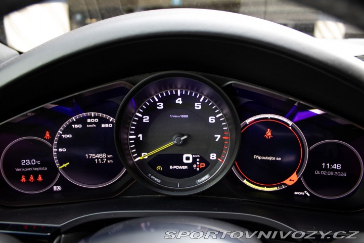 Porsche Cayenne E-Hybrid 4x4 A/T / V ZÁR 2021