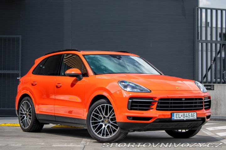 Porsche Cayenne E-Hybrid 4x4 A/T / V ZÁR 2021