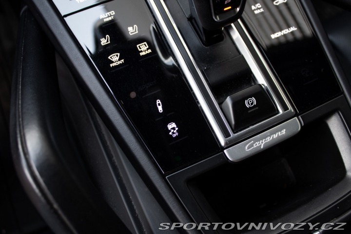 Porsche Cayenne E-Hybrid 4x4 A/T / V ZÁR 2021