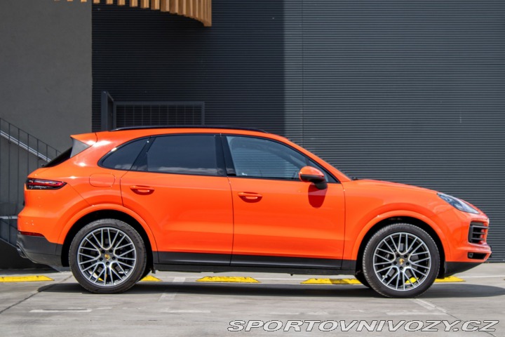Porsche Cayenne E-Hybrid 4x4 A/T / V ZÁR 2021