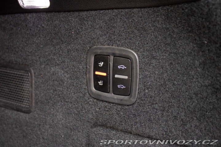 Porsche Cayenne E-Hybrid 4x4 A/T / V ZÁR 2021