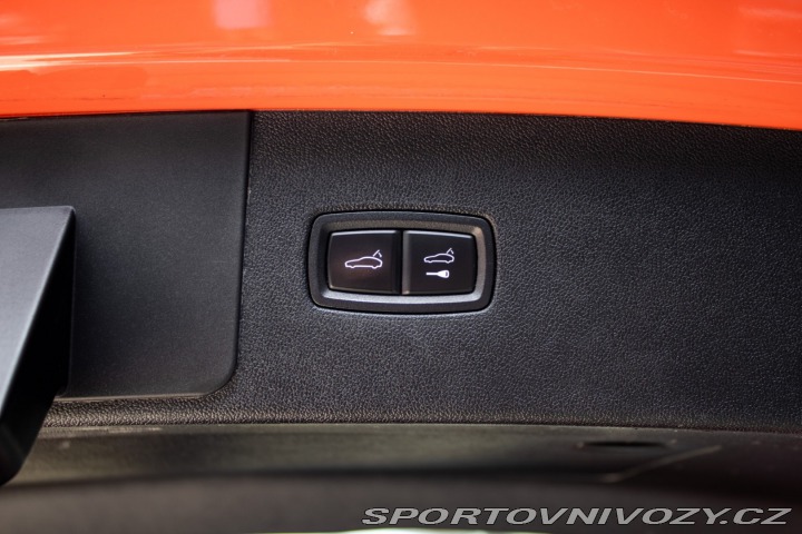 Porsche Cayenne E-Hybrid 4x4 A/T / V ZÁR 2021