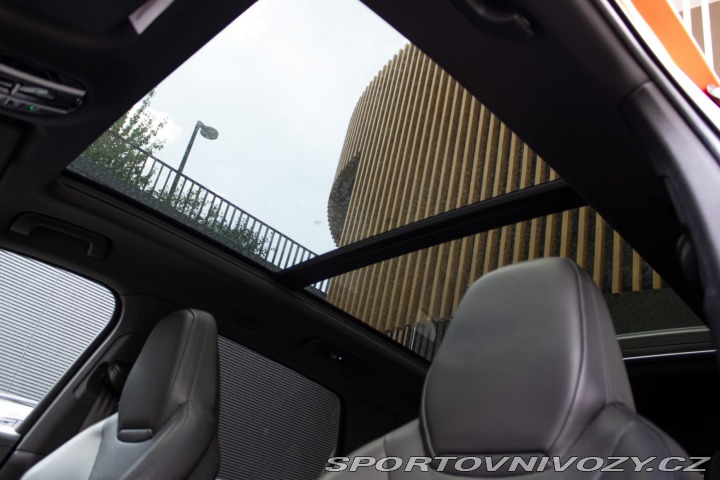 Porsche Cayenne E-Hybrid 4x4 A/T / V ZÁR 2021