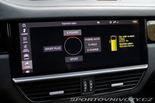 Porsche Cayenne E-Hybrid 4x4 A/T / V ZÁR 2021