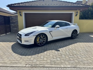 Nissan GT-R 