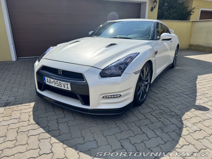 Nissan GT-R  2011