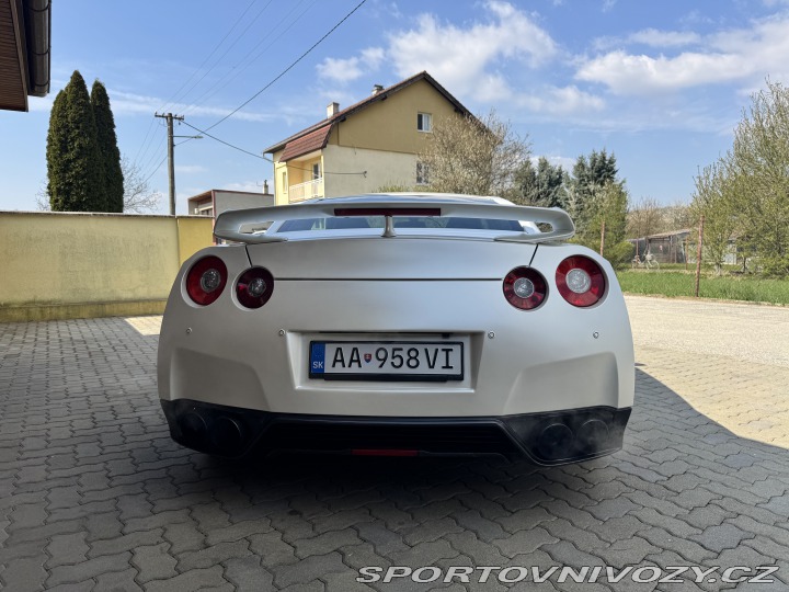 Nissan GT-R  2011