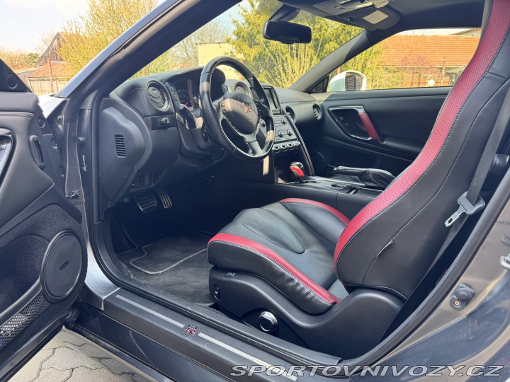 Nissan GT-R  2011