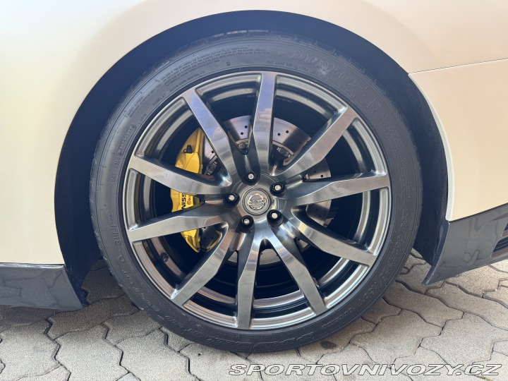 Nissan GT-R  2011