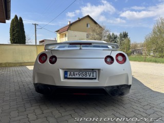 Nissan GT-R  2011
