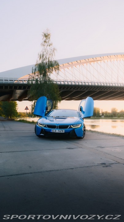 BMW i8  1800