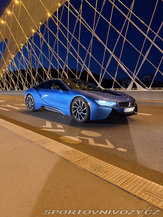 BMW i8  1800