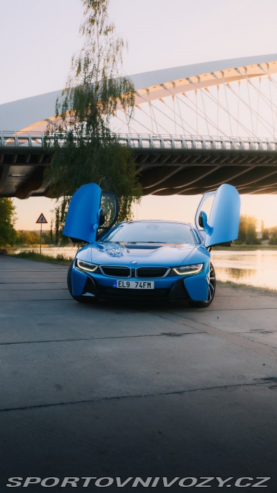 BMW i8  1800