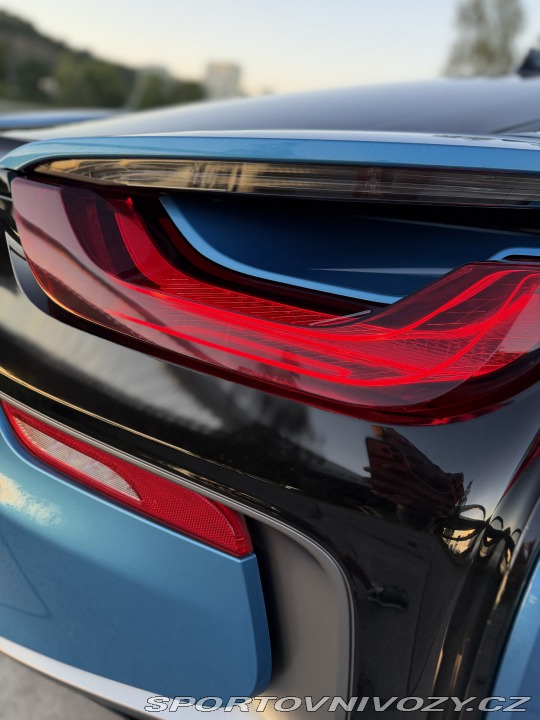BMW i8  1800