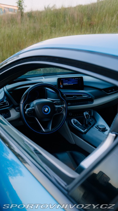 BMW i8  1800