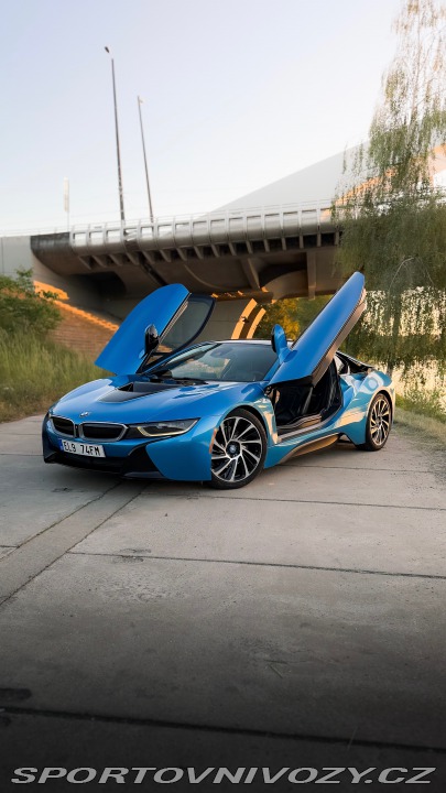BMW i8  1800