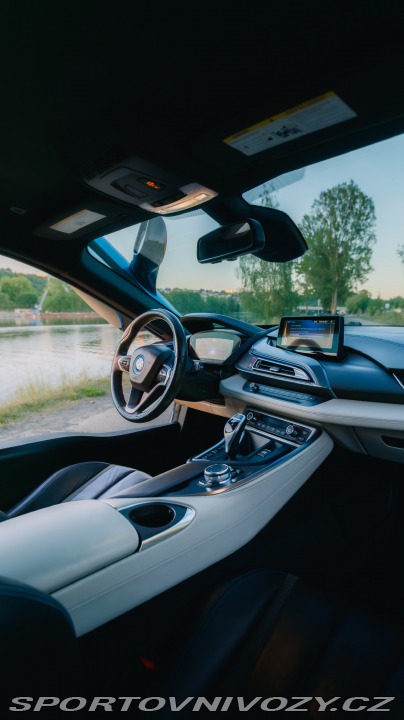 BMW i8  1800