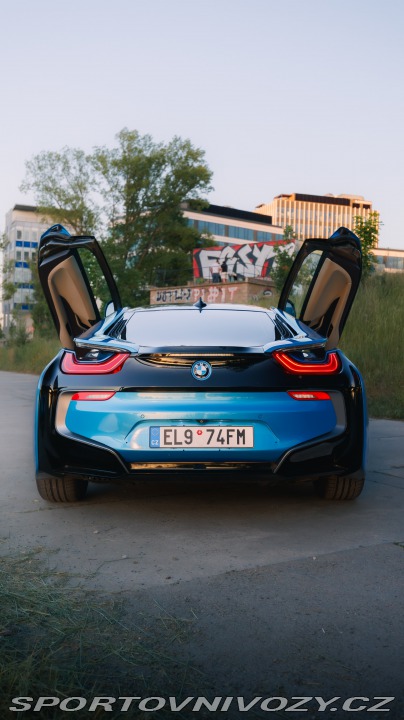 BMW i8  1800