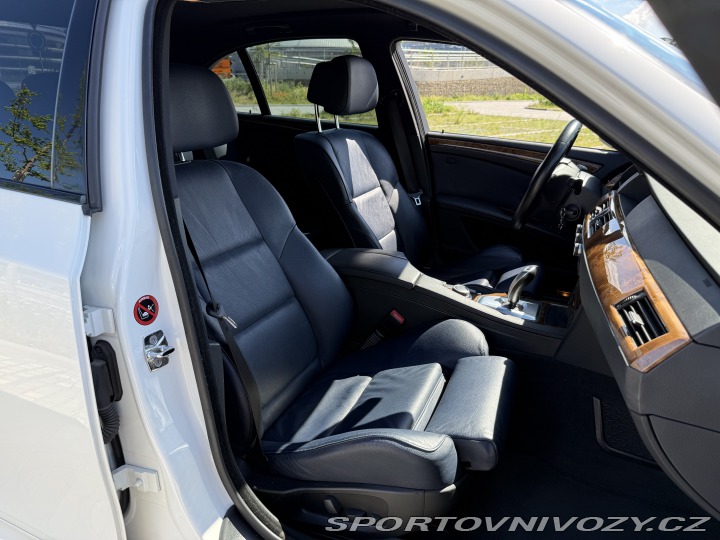 BMW 5 540i V8 JEDINEČNÝ STAV 2008