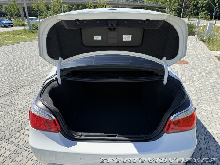 BMW 5 540i V8 JEDINEČNÝ STAV 2008