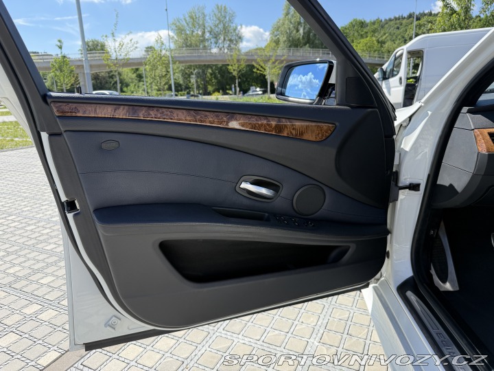 BMW 5 540i V8 JEDINEČNÝ STAV 2008