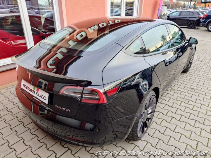 Tesla Model 3  2021
